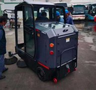 人工清掃效率低？用電動(dòng)掃地車(chē)